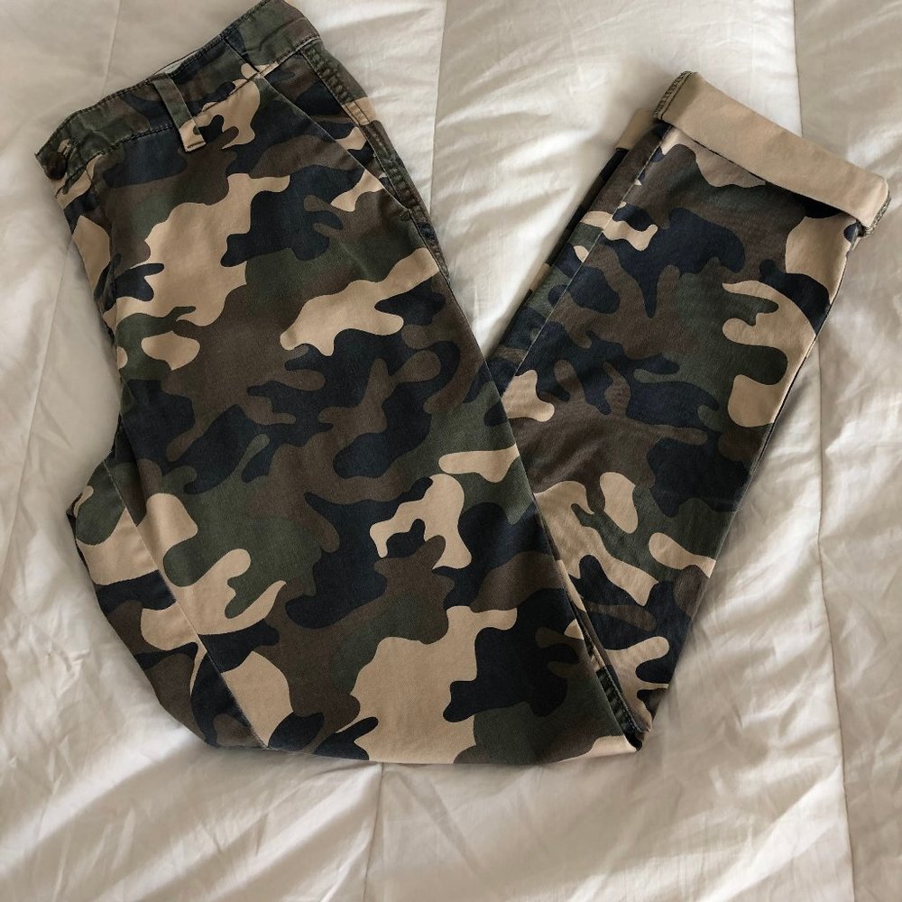 GAP girlfriend chino green/camouflage khakis - 26